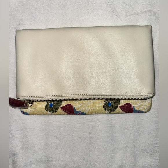 Rachel Pally Beige and Red Floral Zipper Pouch/Clutch NWOT - Picture 2 of 5